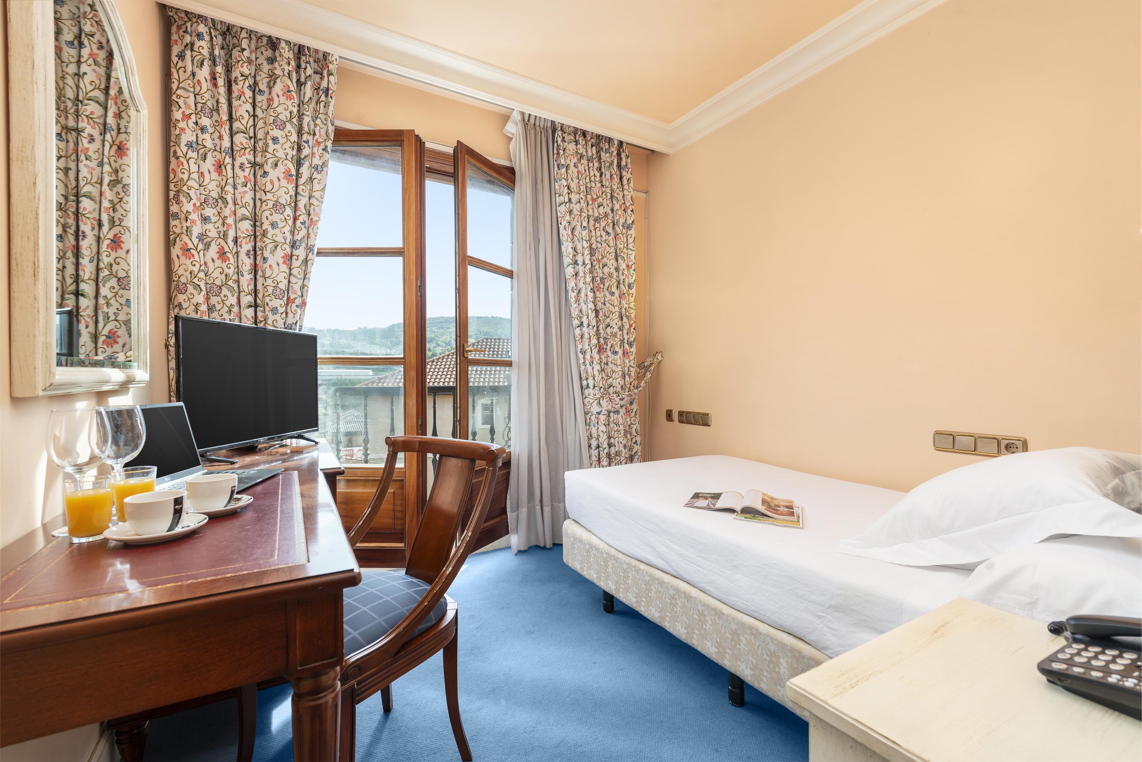 Tryp Bilbao Sondika Hotel Exterior foto