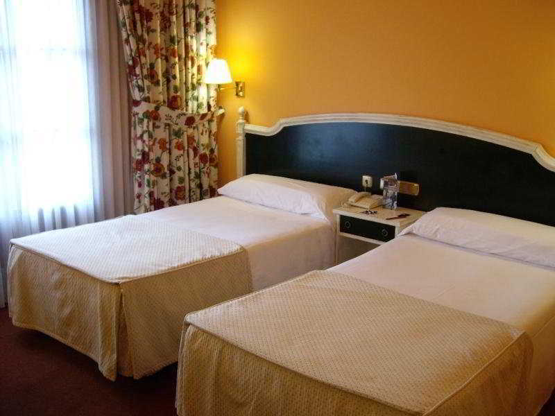 Tryp Bilbao Sondika Hotel Zimmer foto