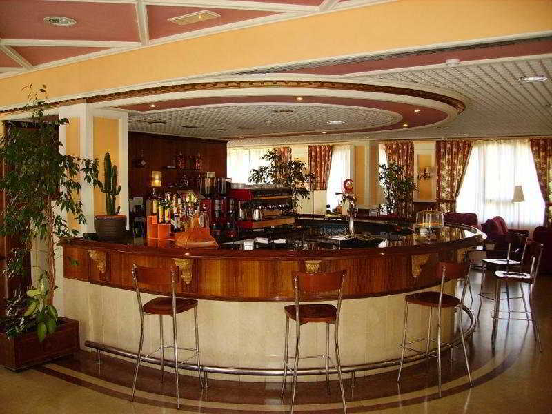 Tryp Bilbao Sondika Hotel Restaurant foto