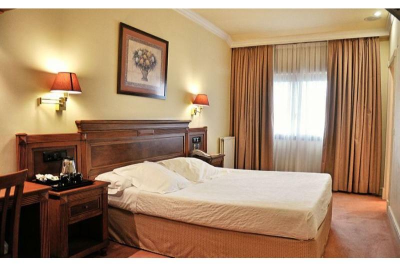 Tryp Bilbao Sondika Hotel Exterior foto